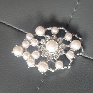 faux pearl & rhinestone dress brooch from the 90s